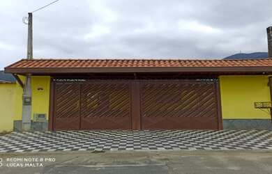 Imagem: A casa possui 4 Dormitórios, 2 Suítes, 3 Banheiros, 5 Vagas