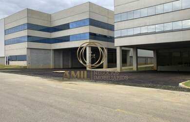 Imagem: O depósito possui 1 Banheiro, 2 Vagas na garagem, 3.247m²