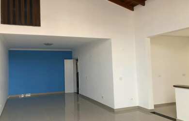 Imagem: A casa possui 3 Dormitórios, 1 Suíte, 2 Banheiros, 2 Vagas