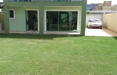 Imagem: A casa possui 3 Dormitórios, 1 Suíte, 1 Banheiro, 2 Vagas