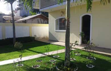 Imagem: A casa possui 5 Dormitórios, 1 Suíte, 3 Banheiros, 6 Vagas