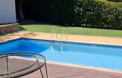 Imagem: A casa possui 6 Dormitórios, 4 Suítes, 6 Vagas na garagem