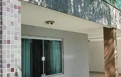 Imagem: A casa possui 3 Dormitórios, 1 Suíte, 4 Banheiros, 2 Vagas