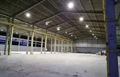 Imagem: O depósito possui 1 Banheiro, 10 Vagas na garagem, 4.000m²