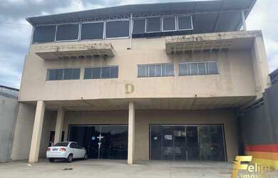 Imagem: A loja possui 5 Banheiros, 800m² de Área e está localizado