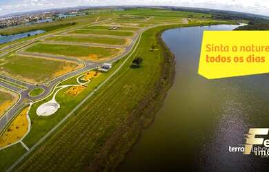 Imagem: O terreno possui 370m² de Área e está localizado em Centro