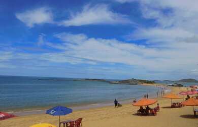 Imagem: A casa à venda possui 5 Dormitórios, 3 Suítes, 5 Banheiros