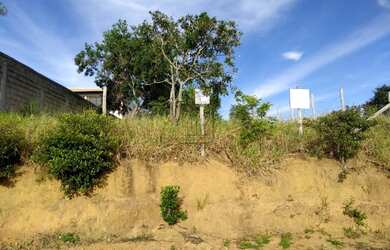 Imagem: O terreno possui 432m² de Área e está localizado em Meaípe