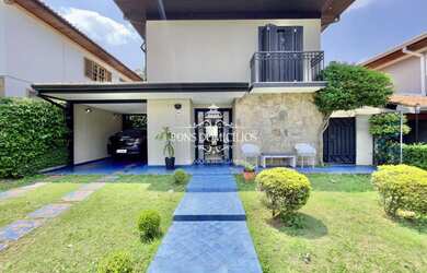 Imagem: A casa em condomínio possui 4 Dormitórios, 3 Suítes, 5 Banheiros