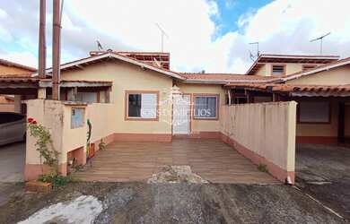 Imagem: A casa em condomínio possui 2 Dormitórios, 1 Banheiro, 3 Vagas