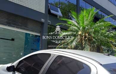 Imagem: A sala comercial possui 2 Banheiros, 2 Vagas na garagem e 150m²