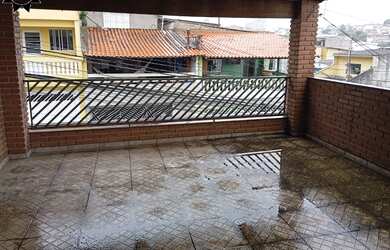 Imagem: A casa possui 3 Dormitórios, 1 Suíte, 3 Banheiros, 2 Vagas