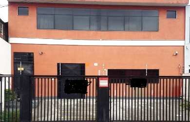 Imagem: O depósito possui 7 Banheiros, 4 Vagas na garagem, 300m² de