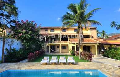 Imagem: A casa em condomínio possui 6 Dormitórios, 2 Suítes, 5 Banheiros