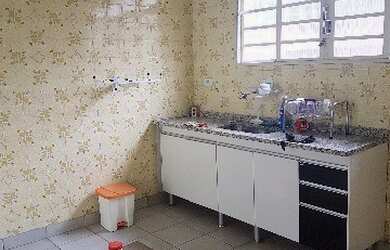 Imagem: A casa possui 3 Dormitórios, 1 Banheiro, 6 Vagas na garagem