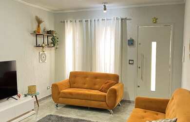 Imagem: A casa possui 2 Dormitórios, 1 Banheiro, 1 Vaga na garagem