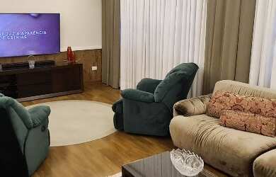 Imagem: A casa possui 3 Dormitórios, 1 Suíte, 4 Banheiros, 2 Vagas