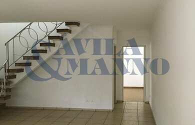 Imagem: A casa possui 3 Dormitórios, 1 Suíte, 4 Banheiros, 2 Vagas