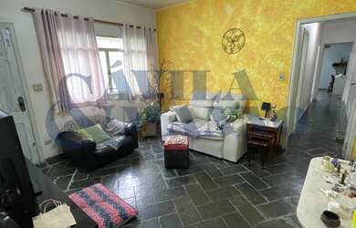 Imagem: A casa possui 3 Dormitórios, 1 Suíte, 2 Banheiros, 5 Vagas