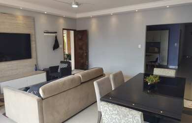 Imagem: A casa possui 2 Dormitórios, 1 Suíte, 3 Banheiros, 2 Vagas