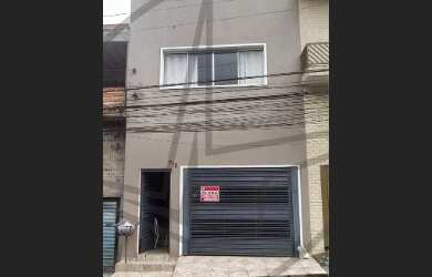 Imagem: A casa possui 2 Dormitórios, 1 Banheiro, 1 Vaga na garagem