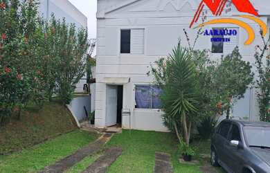 Imagem: A casa possui 2 Dormitórios, 1 Banheiro, 2 Vagas na garagem