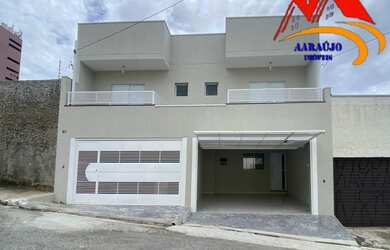 Imagem: A casa possui 3 Dormitórios, 1 Suíte, 3 Banheiros, 2 Vagas