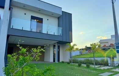 Imagem: A casa possui 3 Dormitórios, 1 Suíte, 2 Banheiros, 3 Vagas