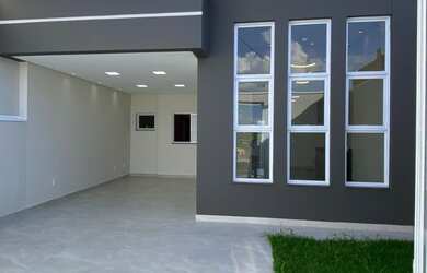 Imagem: A casa possui 3 Dormitórios, 1 Suíte, 2 Banheiros, 2 Vagas