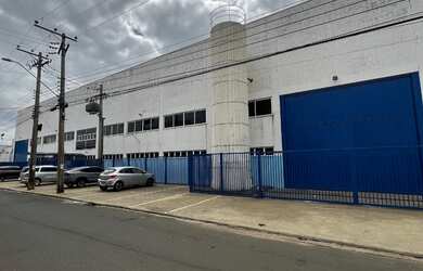 Imagem: O depósito possui 8 Banheiros, 8 Vagas na garagem e 2559m²