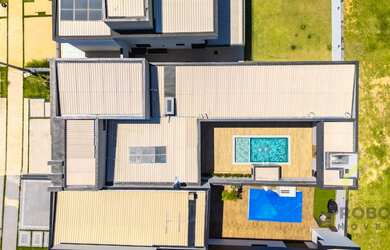 Imagem: A casa possui 3 Dormitórios, 3 Suítes, 4 Banheiros, 4 Vagas