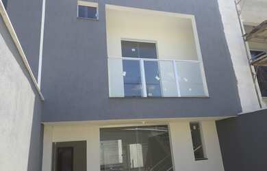 Imagem: A casa possui 2 Dormitórios, 2 Suítes, 2 Banheiros, 2 Vagas