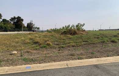 Imagem: O terreno possui 349m² de Área Privada e Imóvel novo e está