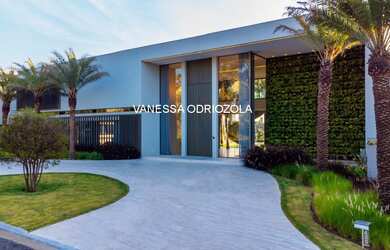 Imagem: A casa em condomínio possui 7 Dormitórios, 6 Suítes, 18 Vagas