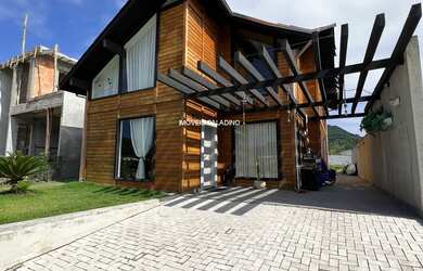 Imagem: A casa em condomínio possui 4 Dormitórios, 1 Suíte, 2 Banheiros