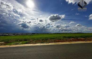 Imagem: O terreno possui 300m² de Área e está localizado em Jardim