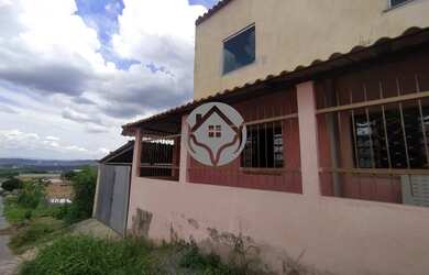 Imagem: A casa possui 2 Dormitórios, 1 Suíte, 1 Banheiro, 1 Vaga na