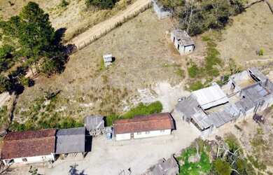 Imagem: A fazenda possui 6 Dormitórios, 2 Banheiros, 10 Vagas na garagem