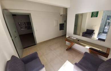 Imagem: O apartamento possui 2 Dormitórios, 1 Suíte, 1 Banheiro, 1