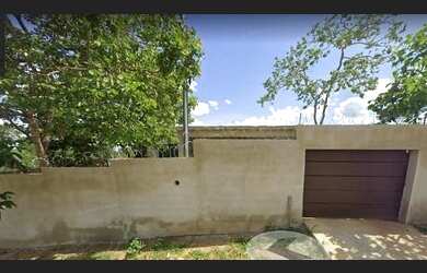 Imagem: A casa possui 2 Dormitórios, 2 Banheiros, 2 Vagas na garagem