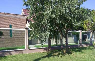 Imagem: A casa possui 3 Dormitórios, 1 Suíte, 4 Banheiros, 2 Vagas