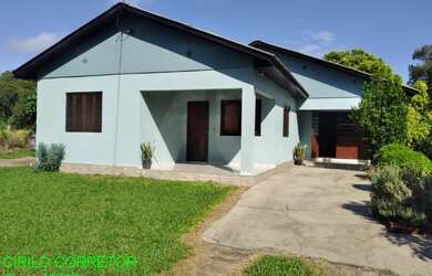 Imagem: A chácara possui 3 Dormitórios, 2 Banheiros, 1 Vaga na garagem