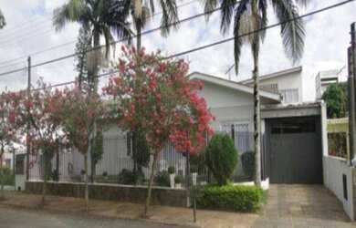 Imagem: A casa possui 3 Dormitórios, 1 Suíte, 3 Banheiros, 3 Vagas