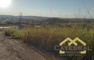 Imagem: O terreno possui 250m² de Área Privada e está localizado