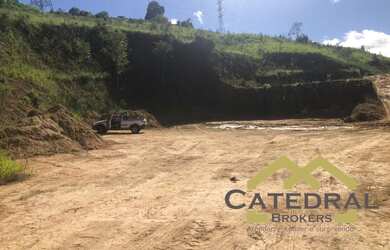 Imagem: O terreno possui 14.800m² de Área Privada e está localizado