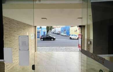 Imagem: A loja possui 3 Banheiros, 160m² de Área Privada e está