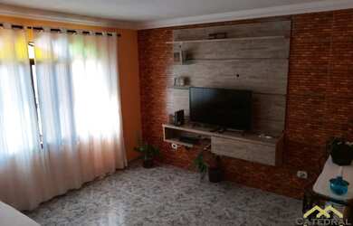 Imagem: A casa possui 3 Dormitórios, 1 Suíte, 2 Banheiros, 3 Vagas