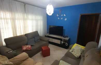 Imagem: A casa possui 4 Dormitórios, 3 Banheiros, 4 Vagas na garagem