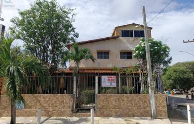 Imagem: A loja possui 8 Dormitórios, 4 Suítes, 5 Banheiros, 4 Vagas