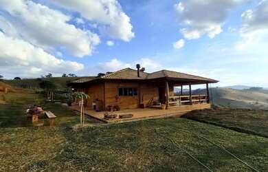 Imagem: A fazenda possui 2 Dormitórios, 1 Suíte, 2 Banheiros, 5 Vagas